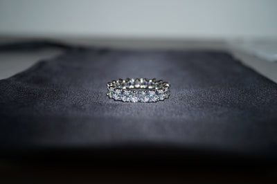 Eternelle Radiance - 925 Silver Evighetsring med Fyrkantslipade Stenar (5,84g)