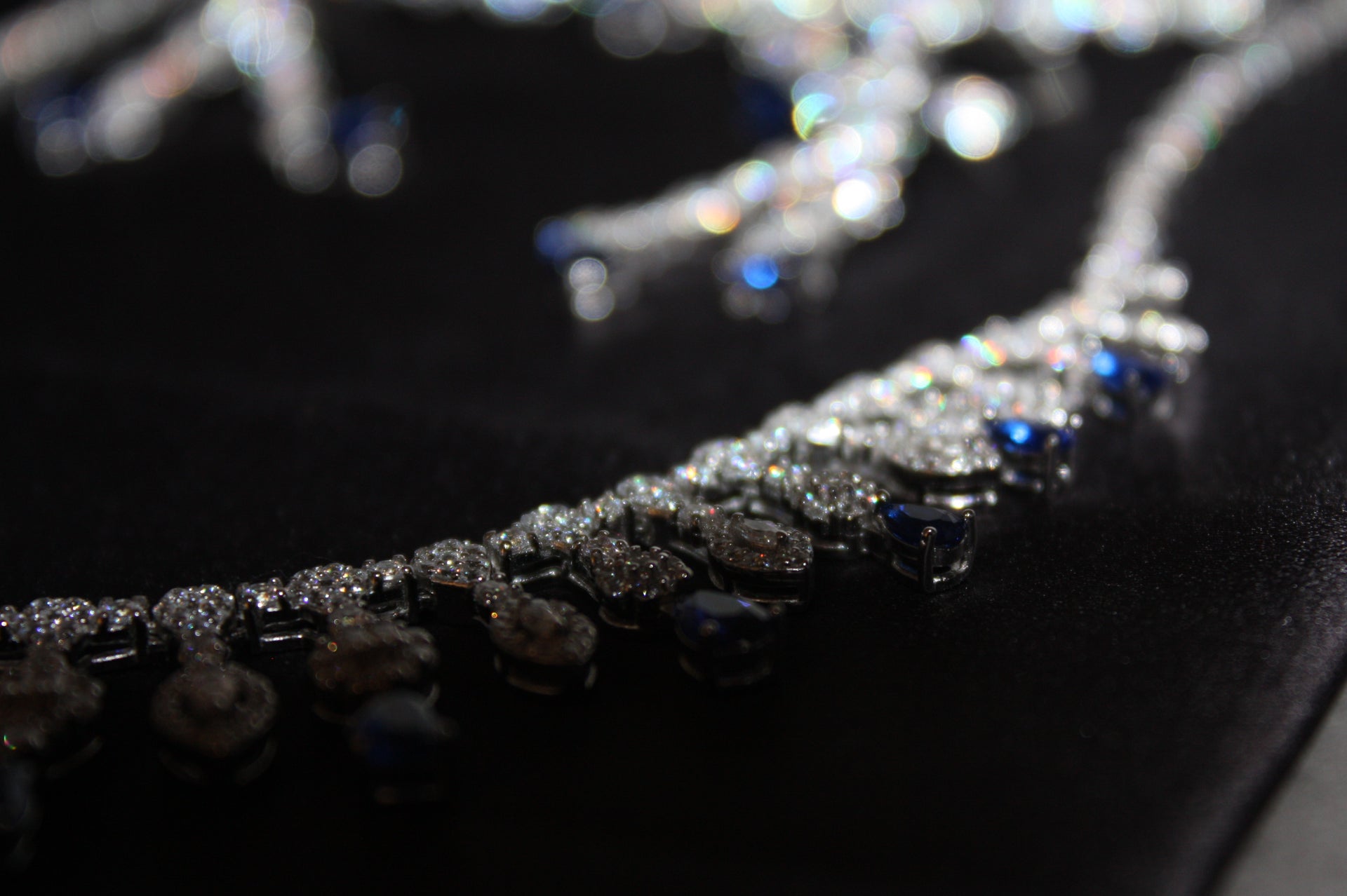 Lyxigt Smyckeset i Äkta Silver – Halsband, Armband, Örhängen & Ring med Glittrande Stenar