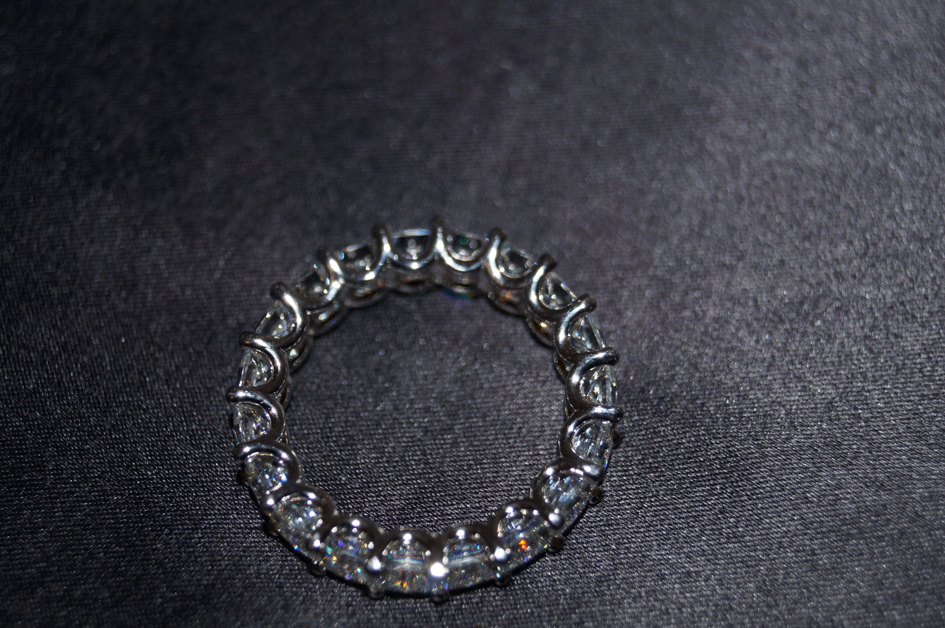Eternelle Radiance - 925 Silver Evighetsring med Fyrkantslipade Stenar (5,84g)