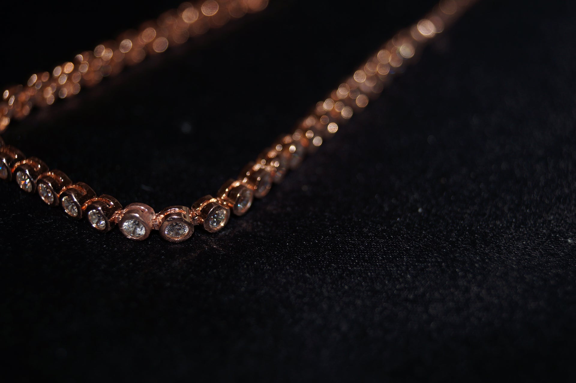 Aurora Rosé – Justerbart Armband i 925 Silver med Roséguldplätering och Klara Stenar – 10g