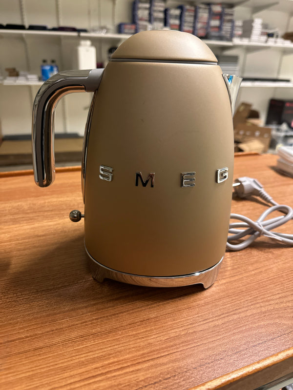 Fyndvara Smeg vattenkokare 1,7 L KLF03 champagne Ny oanvänd KLF03CHMEU