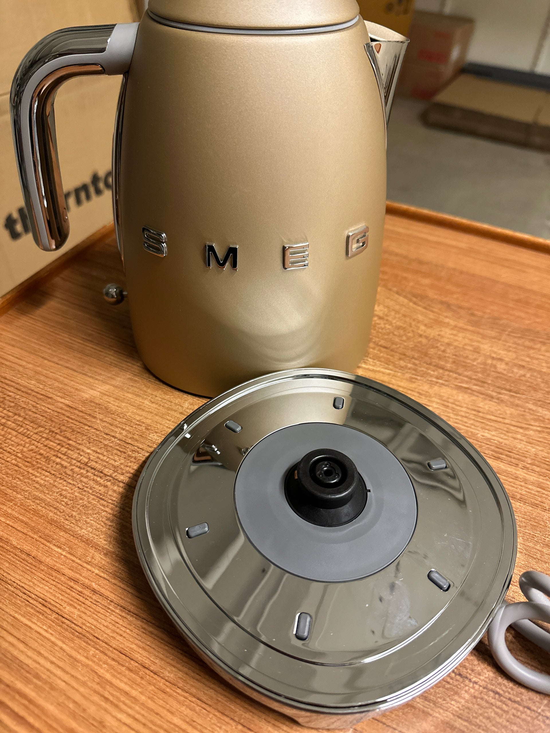 Fyndvara Smeg vattenkokare 1,7 L KLF03 champagne Ny oanvänd KLF03CHMEU