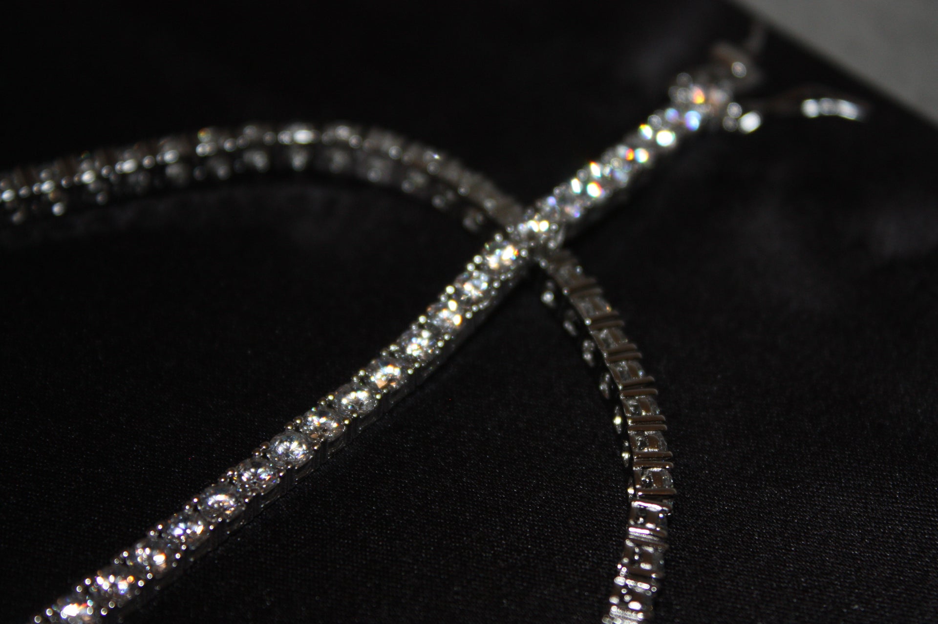 Stella Duo – Lyxigt Halsband & Armband i Silver med Glittrande Stenar
