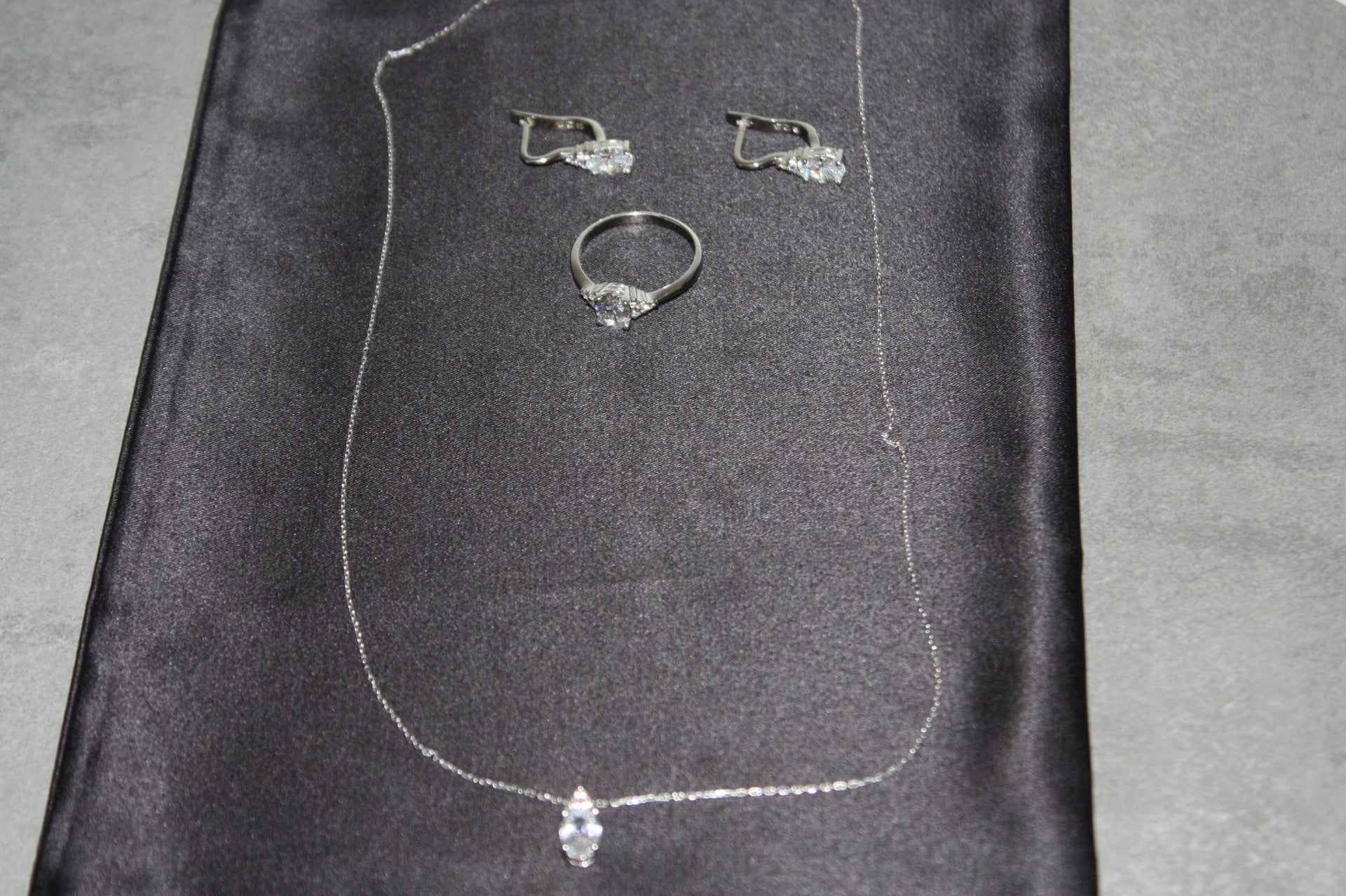Aurora Elegance – Smyckeset i Sterling Silver med Swarovski Zirconia