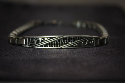 Obsidian Edge – Maskulint Armband i Oxiderat Silver (22,8g)