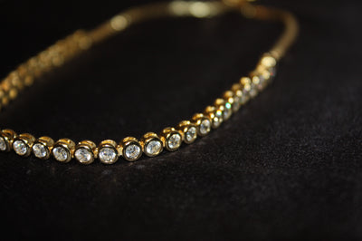 Aurelia Glow – Lyxigt Justerbart Armband i Guldpläterat 925 Silver med Klara Stenar